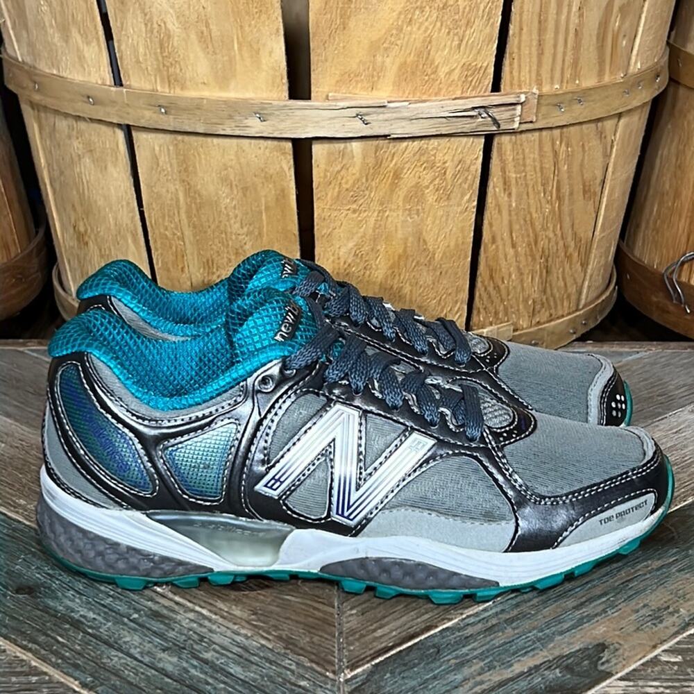 New Balance 1110 Silver Teal Gray Trail Running Shoes Sneakers Womens Size 8 B